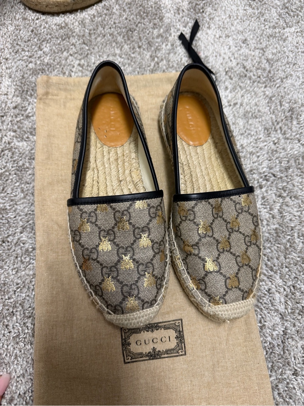 Gucci beige canvas espadrilles with gold bee motif